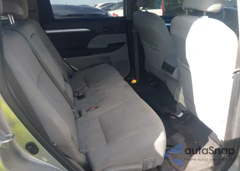 2018 Toyota Highlander Le z USA, uszkodzony, nr VIN 5TDZARFH8JS038855